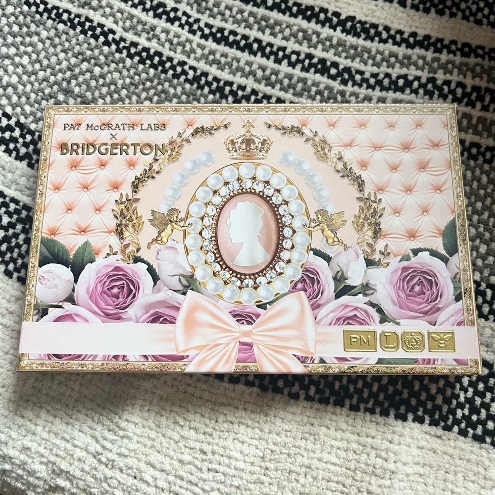 Pat McGrath x Bridgerton Eyeshadow Palette - Pink and Gold